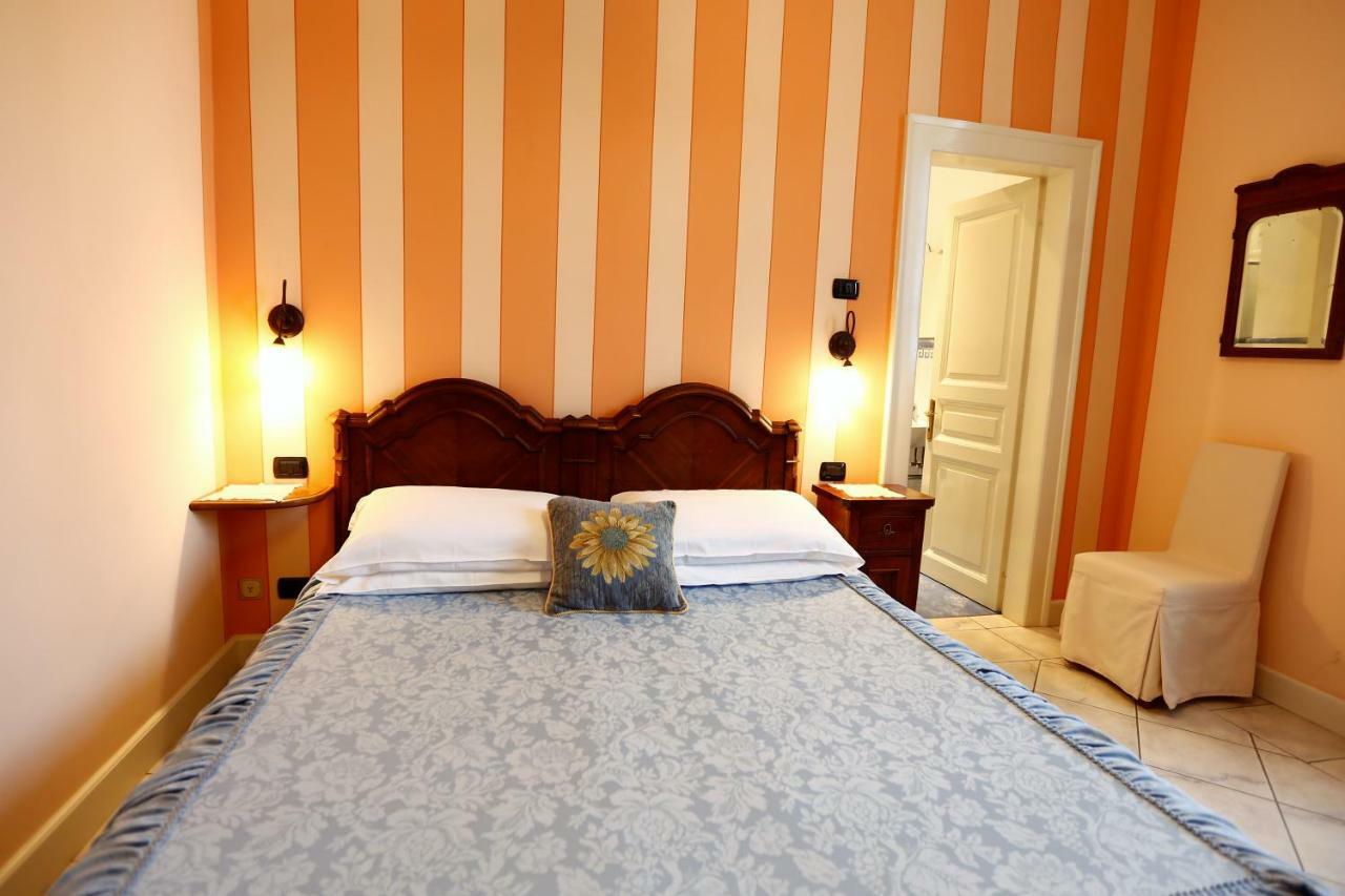 קנוביו B&B Villa Dei Pini מראה חיצוני תמונה
