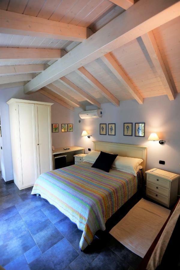 קנוביו B&B Villa Dei Pini מראה חיצוני תמונה